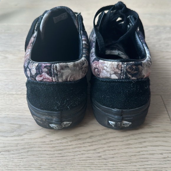 Limited edition suede Vans with floral print. - Picture 4 of 6